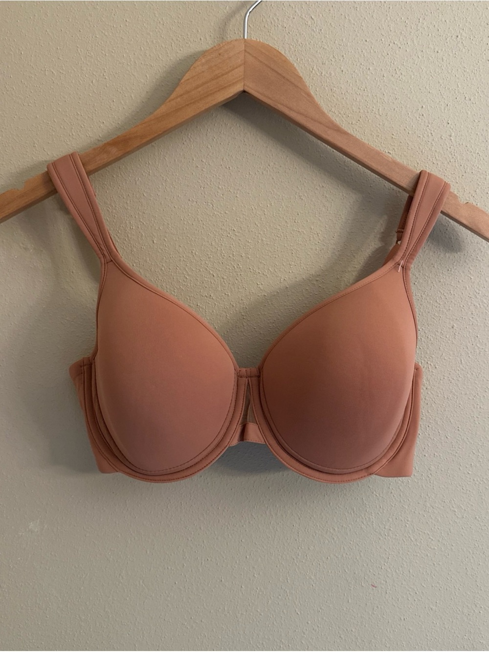 Underoutfit Bra Size 34C Style 1235 Underwire Comfy Padded Straps